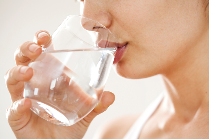 Beneficios del agua alcalina para la salud