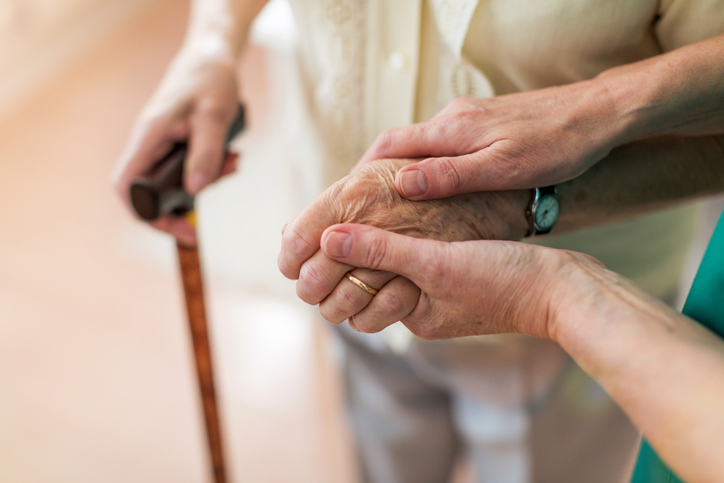 Cuidado de ancianos y productos naturales que garantizan la salud familiar