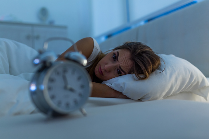 Por qué aparece el insomnio y cómo combatirlo con técnicas sencillas