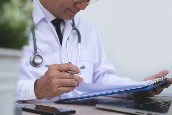 LA IMPORTANCIA DE LA REVISIÓN MÉDICA PARA OBTENER LA LICENCIA DE ARMAS